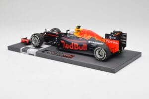 Red Bull RB12 #33 M. Verstappen Spain GP Winner 2016 Minichamps 1:18 117160333 Kovina – slika 5 od 7