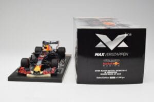 Red Bull RB15 #33 M. Verstappen Brazil GP Winner 2019 Minichamps 1:18 113191933 Kovina – slika 7 od 7