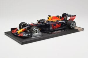 Red Bull RB16 #33 M. Verstappen Red Bull Racing 70th Anniversary GP Winner 2020 Minichamps 1:18 113200533-M1 Smola – slika 2 od 7