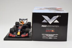 Red Bull RB16 #33 M. Verstappen Red Bull Racing 70th Anniversary GP Winner 2020 Minichamps 1:18 113200533-M1 Smola – slika 6 od 7