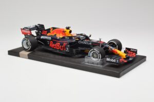 Red Bull RB16B #33 M. Verstappen Dutch GP Winner 2021 Minichamps 1:18 113212533 Kovina – slika 4 od 7