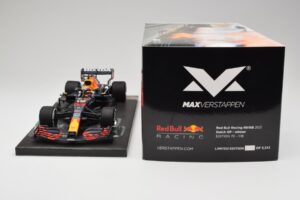 Red Bull RB16B #33 M. Verstappen Dutch GP Winner 2021 Minichamps 1:18 113212533 Kovina – slika 7 od 7