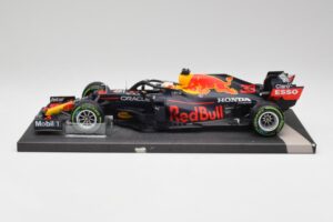 Red Bull RB16B #33 M. Verstappen Emilia Romagna GP Winner 2021 Minichamps 1:18 113210233T Kovina