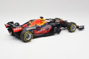 Red Bull RB16B #33 M. Verstappen Emilia Romagna GP Winner Mid Race Tyres 2021 Minichamps 1:18 110210133 Kovina – slika 2 od 7