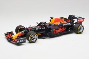 Red Bull RB16B #33 M. Verstappen Emilia Romagna GP Winner Mid Race Tyres 2021 Minichamps 1:18 110210133 Kovina