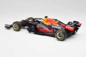 Red Bull RB16B #33 M. Verstappen Emilia Romagna GP Winner Mid Race Tyres 2021 Minichamps 1:18 110210133 Kovina – slika 5 od 7