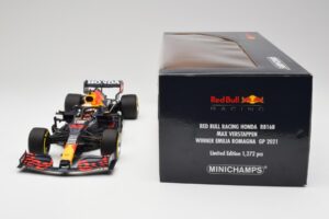 Red Bull RB16B #33 M. Verstappen Emilia Romagna GP Winner Mid Race Tyres 2021 Minichamps 1:18 110210133 Kovina – slika 7 od 7