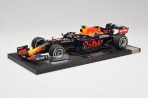 Red Bull RB16B #33 M. Verstappen Styrian & Austrian GP Winner 2021 Minichamps 1:18 113210933 Kovina – slika 2 od 6