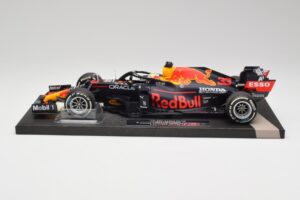 Red Bull RB16B #33 M. Verstappen Styrian & Austrian GP Winner 2021 Minichamps 1:18 113210933 Kovina