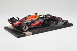 Red Bull RB16B #33 M. Verstappen Abu Dhabi GP 2021 Winner Missing Figurine & Pitboard Minichamps 1:18 113212333 Smola – slika 3 od 7