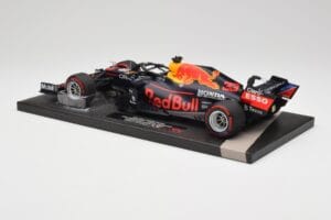 Red Bull RB16B #33 M. Verstappen Abu Dhabi GP 2021 Winner Missing Figurine & Pitboard Minichamps 1:18 113212333 Smola – slika 5 od 7