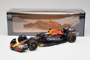 Red Bull RB18 #1 M. Verstappen France GP Winner 2022 Minichamps 1:18 110221201 Kovina – slika 6 od 7