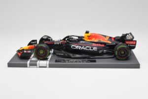 Red Bull RB18 #1 M. Verstappen Japan GP Winner No Figure 2022 Minichamps 1:18 113221801B Kovina