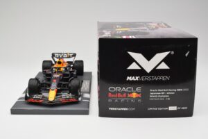 Red Bull RB18 #1 M. Verstappen Japan GP Winner No Figure 2022 Minichamps 1:18 113221801B Kovina – slika 7 od 7