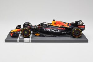 Red Bull RB18 Oracle #1 M. Verstappen Abu Dhabi GP 2022 Winner Minichamps 1:18 113222201 Smola