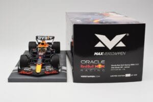 Red Bull RB18 Oracle #1 M. Verstappen Abu Dhabi GP 2022 Winner Minichamps 1:18 113222201 Smola – slika 6 od 7