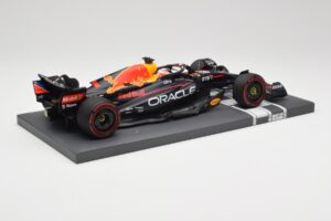Red Bull RB18 Oracle #1 M. Verstappen Dutch GP 2022 Winner Minichamps 1:18 113221501 Smola – slika 3 od 7