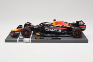Red Bull RB18 Oracle #1 M. Verstappen Dutch GP 2022 Winner Minichamps 1:18 113221501 Smola