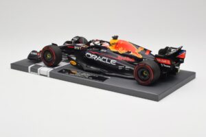 Red Bull RB18 Oracle #1 M. Verstappen Dutch GP 2022 Winner Minichamps 1:18 113221501 Smola – slika 5 od 7