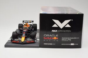 Red Bull RB18 Oracle #1 M. Verstappen Dutch GP 2022 Winner Minichamps 1:18 113221501 Smola – slika 6 od 7