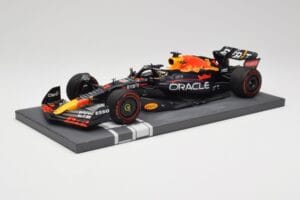 Red Bull RB18 Oracle #1 M. Verstappen Italian GP 2022 Winner Minichamps 1:18 113221601 Smola – slika 2 od 7