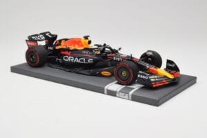 Red Bull RB18 Oracle #1 M. Verstappen Italian GP 2022 Winner Minichamps 1:18 113221601 Smola – slika 4 od 7