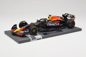 Red Bull RB18 Oracle #1 M. Verstappen Japanese GP 2022 World Champion Minichamps 1:18 113221801 Smola – slika 2 od 7