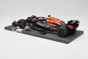 Red Bull RB18 Oracle #1 M. Verstappen Japanese GP 2022 World Champion Minichamps 1:18 113221801 Smola – slika 5 od 7