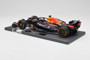 Red Bull RB18 Oracle #1 M. Verstappen US GP 2022 Winner Minichamps 1:18 113221901 Smola – slika 5 od 7