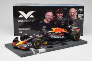 Red Bull RB18 Oracle #1 M. Verstappen US GP 2022 Winner Minichamps 1:18 113221901 Smola – slika 7 od 7