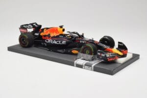 Red Bull RB18 #1 M. Verstappen Emilia Romagna GP 2022 Winner Minichamps 1:18 113220401 Smola – slika 4 od 7