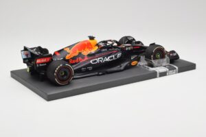 Red Bull RB18 #1 M. Verstappen Miami GP 2022 Winner Minichamps 1:18 113220301 Smola – slika 3 od 7