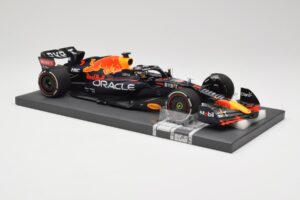 Red Bull RB18 #1 M. Verstappen Miami GP 2022 Winner Minichamps 1:18 113220301 Smola – slika 4 od 7