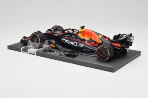 Red Bull RB18 #1 M. Verstappen Miami GP 2022 Winner Minichamps 1:18 113220301 Smola – slika 5 od 7