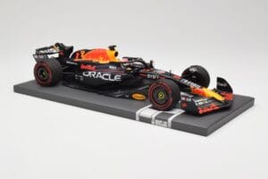 Red Bull RB19 Oracle #1 M. Verstappen Australian GP 2023 Winner Minichamps 1:18 113230301 Smola – slika 4 od 7