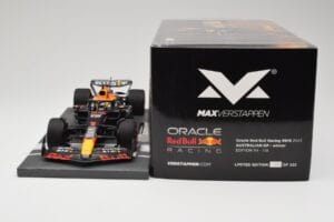 Red Bull RB19 Oracle #1 M. Verstappen Australian GP 2023 Winner Minichamps 1:18 113230301 Smola – slika 6 od 7