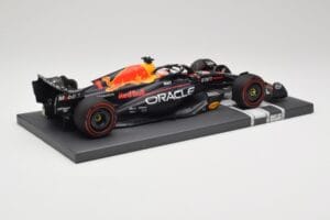 Red Bull RB19 Oracle #1 M. Verstappen British GP 2023 Winner Minichamps 1:18 113231101 Smola – slika 3 od 7