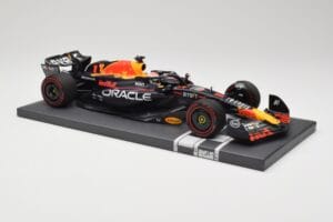 Red Bull RB19 Oracle #1 M. Verstappen British GP 2023 Winner Minichamps 1:18 113231101 Smola – slika 4 od 7