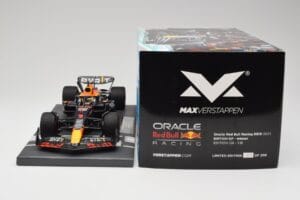 Red Bull RB19 Oracle #1 M. Verstappen British GP 2023 Winner Minichamps 1:18 113231101 Smola – slika 6 od 7