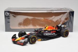 Red Bull RB19 #11 S. Perez Italian GP 2nd 2023 Minichamps 1:18 110231511 Kovina – slika 2 od 6