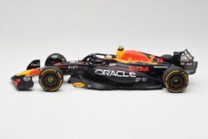 Red Bull RB19 #11 S. Perez Italian GP 2nd 2023 Minichamps 1:18 110231511 Kovina – slika 3 od 6