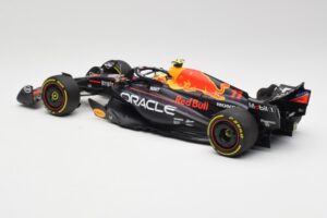 Red Bull RB19 #11 S. Perez Italian GP 2nd 2023 Minichamps 1:18 110231511 Kovina – slika 4 od 6