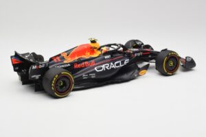 Red Bull RB19 #11 S. Perez Italian GP 2nd 2023 Minichamps 1:18 110231511 Kovina – slika 5 od 6