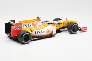Renault F1 Team R29 #10 R. Grosjean F1 2009 Minichamps 1:18 150090108 Kovina – slika 2 od 6