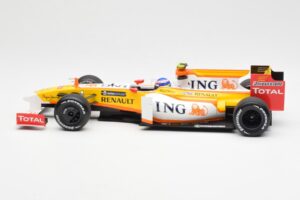 Renault F1 Team R29 #10 R. Grosjean F1 2009 Minichamps 1:18 150090108 Kovina – slika 3 od 6