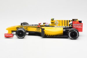 Renault F1 Team R30 #11 V. Petrov Showcar F1 2010 Minichamps 1:18 150100082 Kovina – slika 3 od 6