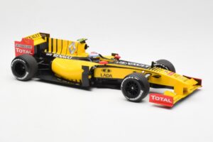 Renault F1 Team R30 #11 V. Petrov Showcar F1 2010 Minichamps 1:18 150100082 Kovina – slika 4 od 6