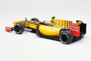Renault F1 Team R30 #11 V. Petrov Showcar F1 2010 Minichamps 1:18 150100082 Kovina – slika 5 od 6