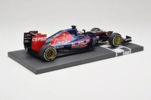 Scuderia Toro Rosso STR10 Renault #33 M. Verstappen Australian GP 2015 Minichamps 1:18 117150033 Smola – slika 3 od 7