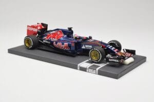 Scuderia Toro Rosso STR10 Renault #33 M. Verstappen Australian GP 2015 Minichamps 1:18 117150033 Smola – slika 4 od 7